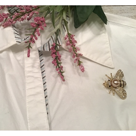 COPY - Bee Brooch - Picture 8 of 9